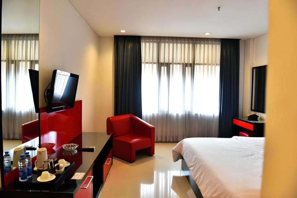 Hotel Cemerlang Бандунг Екстер'єр фото